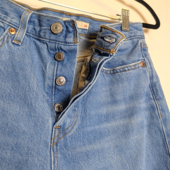 Levi's Premium Big E Wedgie Straight Frayed Raw Hem Jeans Size 26 - Picture 4 of 9